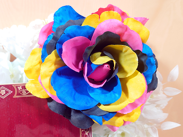 楽屋花アレンジ／オリジナルカラーレインボーローズ／Yatsugi Flower Dye Lab（八ツ木フラワーダイラボ）