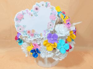 楽屋花アレンジ／白ベース+カラフルアジサイ／Yatsugi Flower Dye Lab（八ツ木フラワーダイラボ）