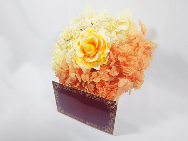 楽屋花アレンジ/黄色系2色ベース+グラデローズ/Yatsugi Flower Dye Lab(八ツ木フラワーダイラボ)