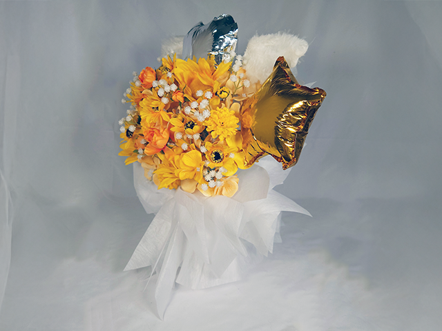 楽屋花／ミニフラスタ／羽とバルーンの1段イエローミニフラスタ／Yatsugi Flower Dye Lab（八ツ木フラワーダイラボ）