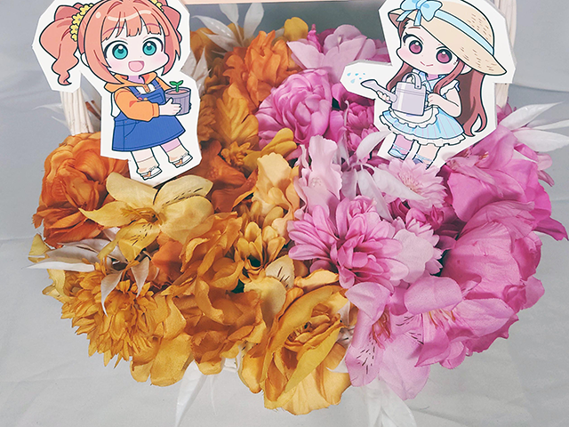 楽屋花アレンジ／手付きカゴの2色濃淡アレンジ／Yatsugi Flower Dye Lab（八ツ木フラワーダイラボ）