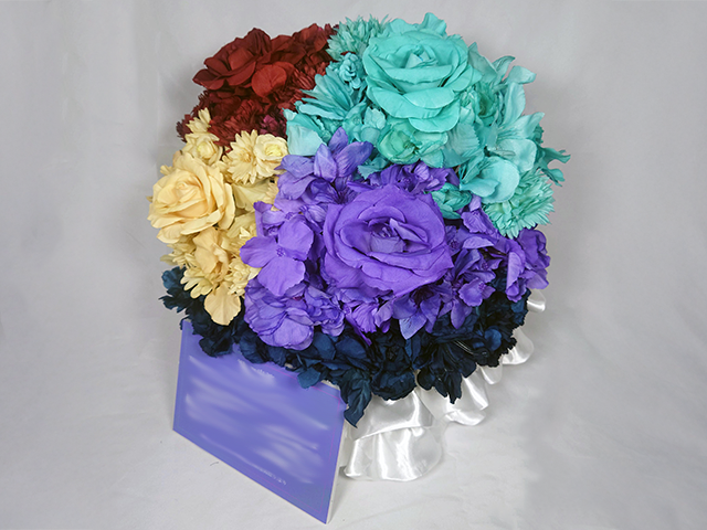 楽屋花アレンジ／5色の色分けアレンジ+フリル装飾／Yatsugi Flower Dye Lab（八ツ木フラワーダイラボ